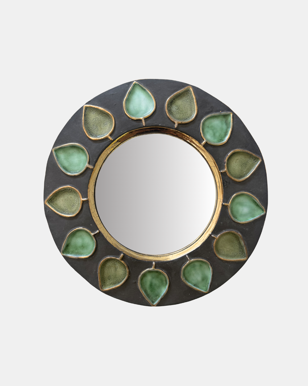 Mithé Espelt, Piques mirror, 1952. Grey glazed ceramic with green leaf decoration and gold lustre rim, diameter 25 cm. Front view.