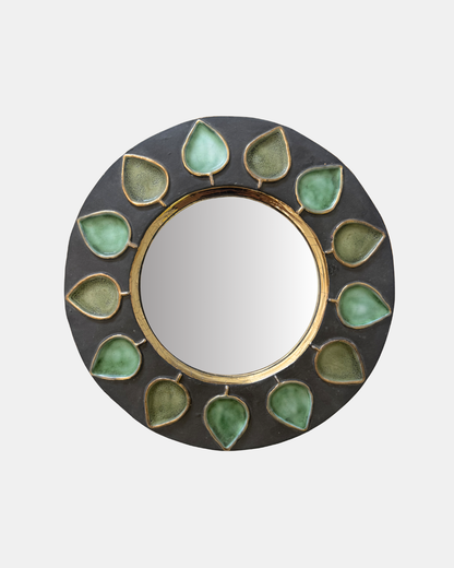 Mithé Espelt, Piques mirror, 1952. Grey glazed ceramic with green leaf decoration and gold lustre rim, diameter 25 cm. Front view.