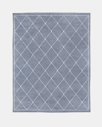 Serge rug, Edition 03: white diamond lattice with pale gold knots on a blue-grey ground, hand-knotted in wool and bamboo silk